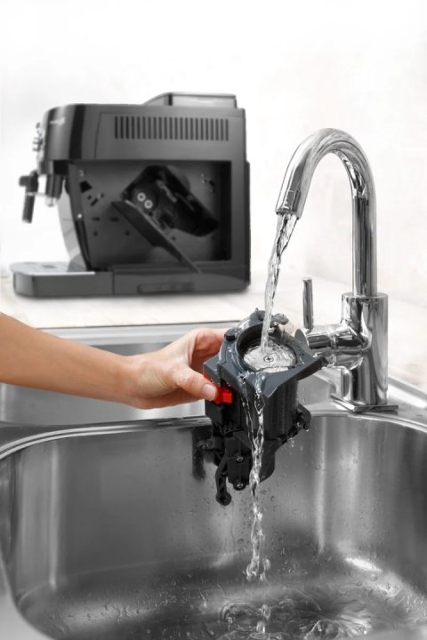 Delonghi | Ekspres do kawy | ECAM22.112.B Magnifica S | Ciśnienie pompy 15 bar | Wbudowany spieniacz do mleka | Automatyczny | 1