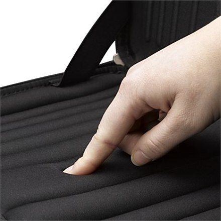Case Logic | Pasuje do rozmiaru 12 " | QNS111K | Rękaw | Czarny