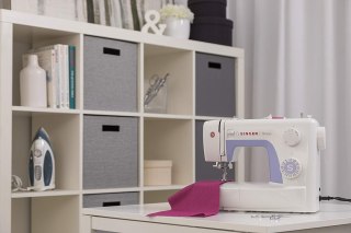Singer Sewing Machine Simple 3232 Number of stitches 32 Number of buttonholes 1 White
